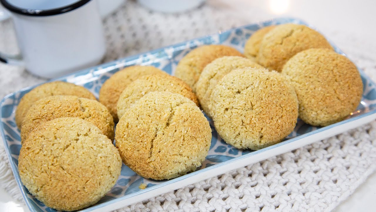 RECEITA FÁCIL de bolachinha de coco que DESMANCHA NA BOCA