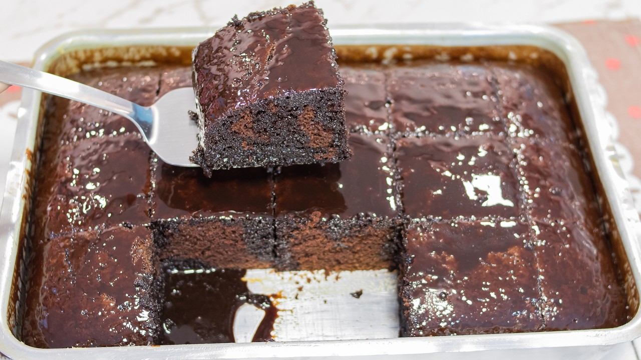 O MELHOR BOLO DE CHOCOLATE NEGA MALUCA DAS ANTIGAS MOLHADINHO FEITO