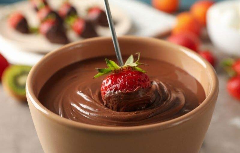 Fondue de Chocolate: 4 receitas para fazer em casa!